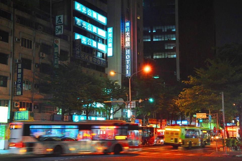 Lo Fo Hotel Taichung Bagian luar foto