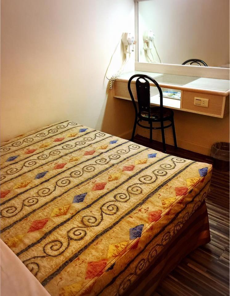 Lo Fo Hotel Taichung Bagian luar foto
