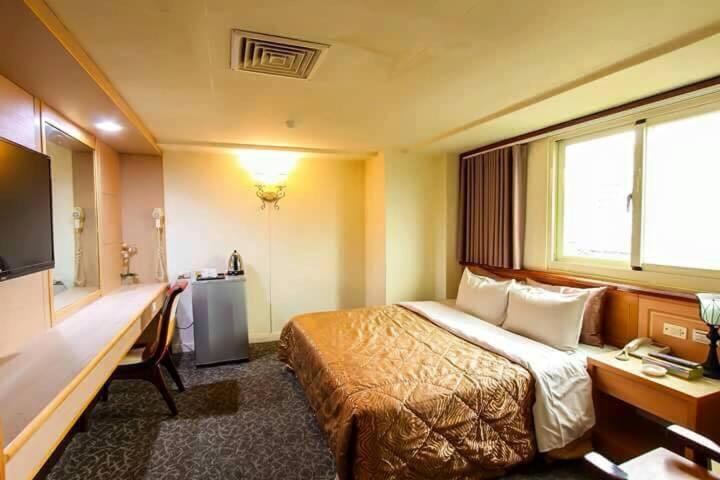 Lo Fo Hotel Taichung Bagian luar foto