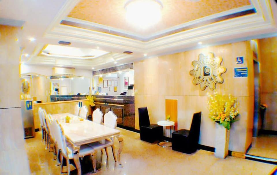 Lo Fo Hotel Taichung Bagian luar foto