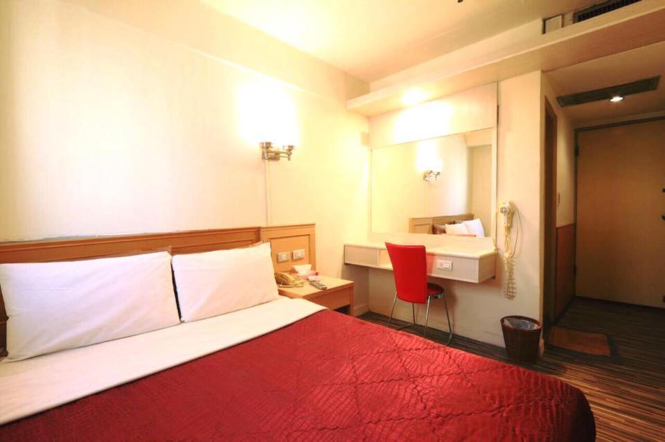 Lo Fo Hotel Taichung Bagian luar foto