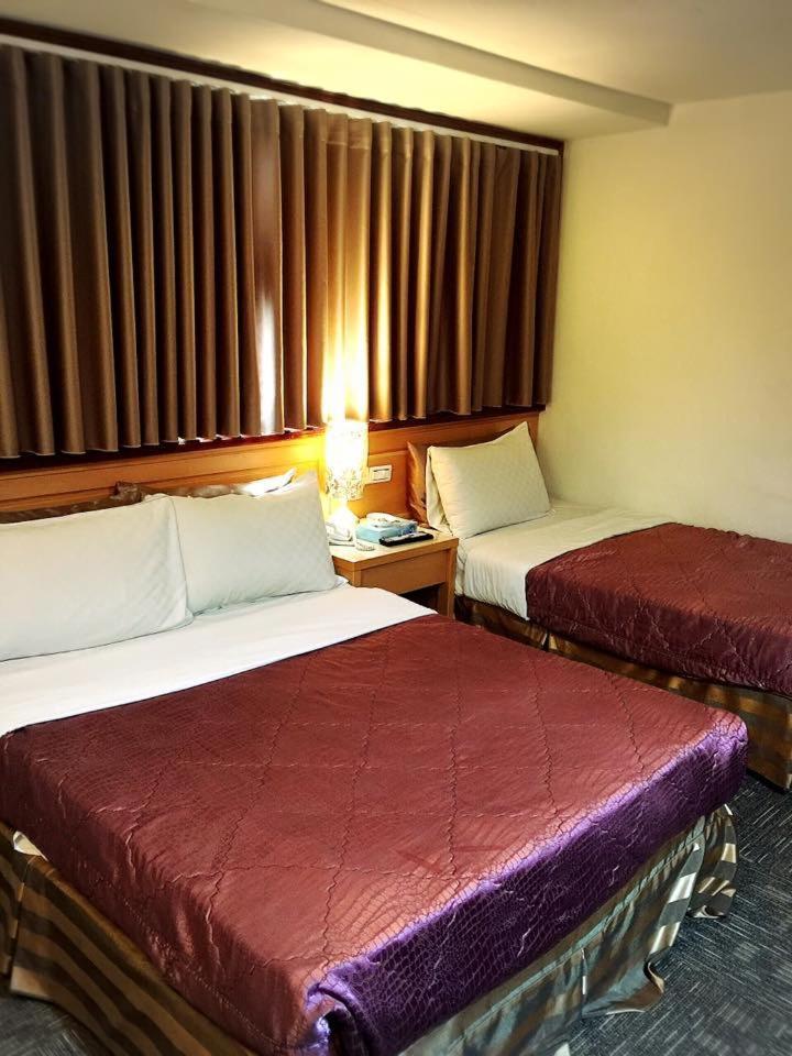 Lo Fo Hotel Taichung Bagian luar foto