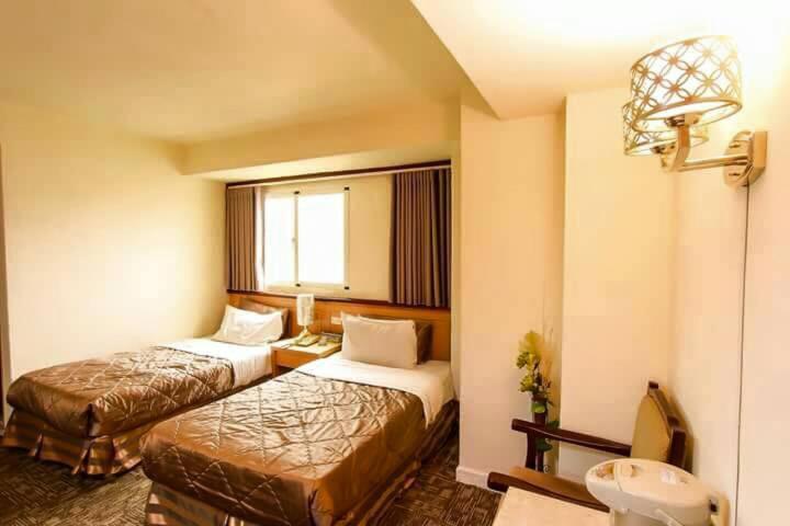 Lo Fo Hotel Taichung Bagian luar foto